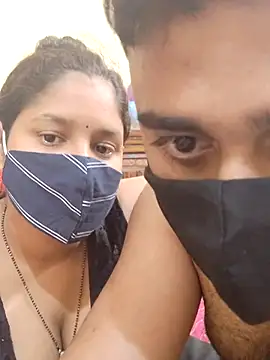 Snapshot of IND_COUPLE1 chatting on February 14, 2025, 11:42 am IND COUPLE1 online show from February 14, 2025, 11:42 am