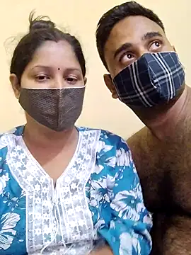 Snapshot of IND_COUPLE1 chatting on October 13, 2025, 6:42 pm IND COUPLE1 online show from October 13, 2025, 6:42 pm