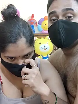 Snapshot of IND_COUPLE1 chatting on March 1, 2025, 8:42 pm IND COUPLE1 online show from March 1, 2025, 8:42 pm