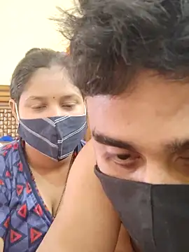 Snapshot of IND_COUPLE1 chatting on February 12, 2025, 6:19 am IND COUPLE1 online show from February 12, 2025, 6:19 am