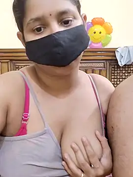 Snapshot of IND_COUPLE1 chatting on March 7, 2025, 7:05 pm IND COUPLE1 online show from March 7, 2025, 7:05 pm