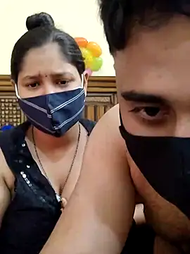 Snapshot of IND_COUPLE1 chatting on February 9, 2025, 7:48 am IND COUPLE1 online show from February 9, 2025, 7:48 am