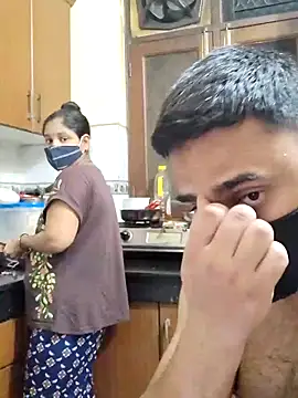 Snapshot of IND_COUPLE1 chatting on February 21, 2025, 3:43 pm IND COUPLE1 online show from February 21, 2025, 3:43 pm