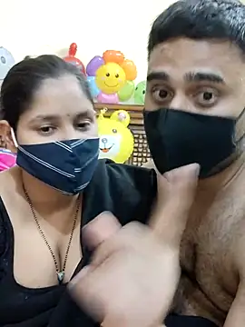 Snapshot of IND_COUPLE1 chatting on February 23, 2025, 7:49 pm IND COUPLE1 online show from February 23, 2025, 7:49 pm