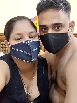 Snapshot of IND_COUPLE1 chatting on February 18, 2025, 1:33 pm IND COUPLE1 online show from February 18, 2025, 1:33 pm