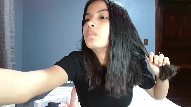 LiaOrtiz69 online show from December 5, 2024, 12:58 am