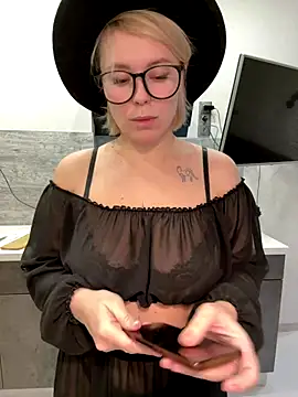 Charming Daphny online show from December 19, 2025, 5:21 am