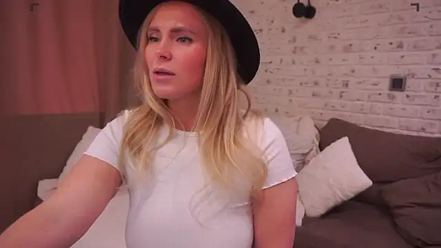 Charming Daphny online show from March 14, 2025, 8:53 am