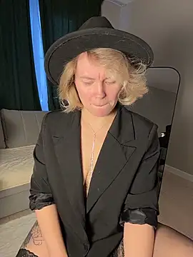 Charming Daphny online show from February 15, 2026, 12:04 pm