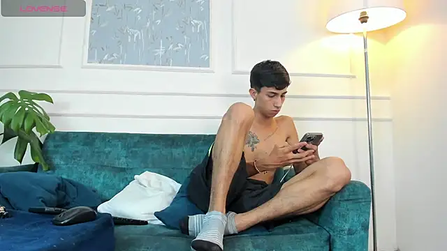 Lucian Davi online show from March 6, 2025, 6:26 pm