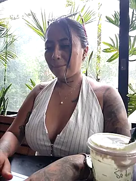 luisa16xxx online show from April 18, 2026, 9:04 pm