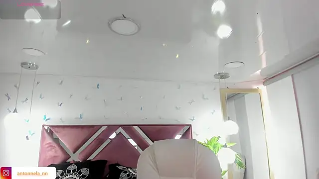  Antonnela  online show from February 10, 2026, 2:05 pm