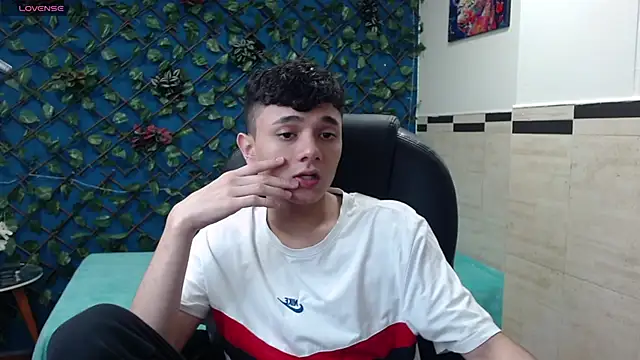 Waturox online show from March 19, 2025, 7:06 pm