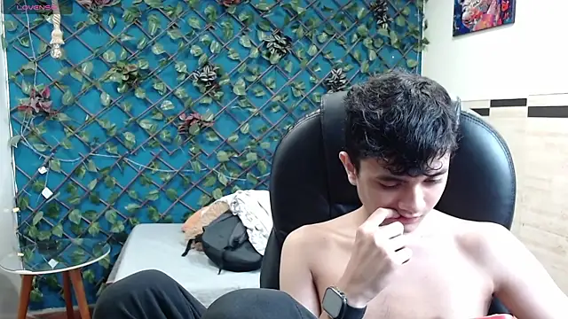 Waturox online show from October 15, 2025, 7:33 pm