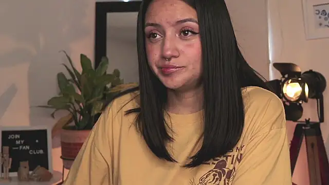 nahiapaws online show from March 11, 2025, 6:08 pm