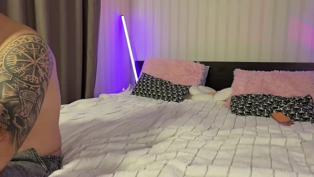 KesandAlex online show from November 6, 2025, 4:33 pm