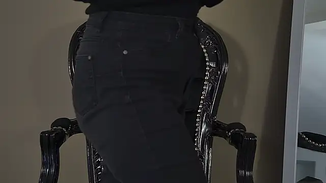 Snapshot of AliceMunro chatting on February 21, 2026, 8:33 pm AliceMunro online show from February 21, 2026, 8:33 pm