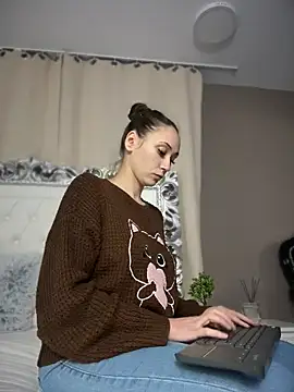 AliceMunro online show from November 19, 2025, 7:58 pm