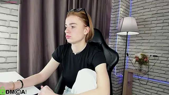 Snapshot of Stacey_Brown chatting on February 2, 2026, 12:20 am Stacey Brown online show from February 2, 2026, 12:20 am