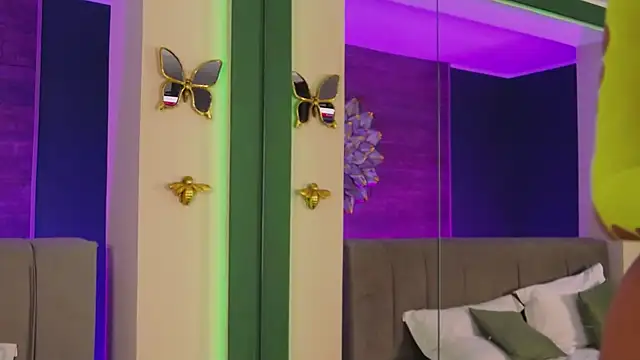 LoraDevine online show from February 25, 2026, 8:08 pm