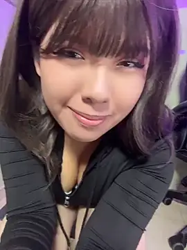 Snapshot of MarielQueenx chatting on May 15, 2026, 6:00 am MarielQueenx online show from May 15, 2026, 6:00 am