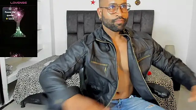 MattRodriguez9 online show from November 14, 2025, 9:51 pm