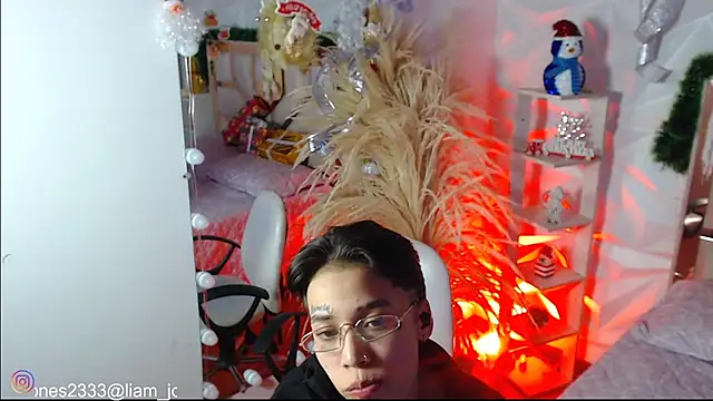 Jonesliam23 online show from December 22, 2025, 9:04 pm