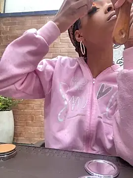 Snapshot of adaraSmiith chatting on January 8, 2025, 11:32 am adaraSmiith online show from January 8, 2025, 11:32 am