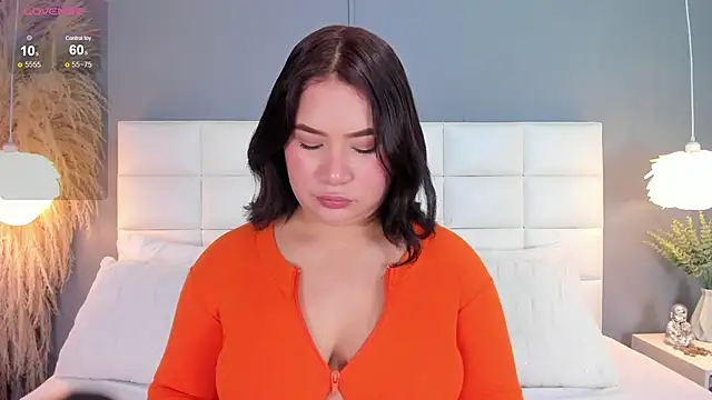 HannaKarson online show from October 27, 2025, 11:33 am