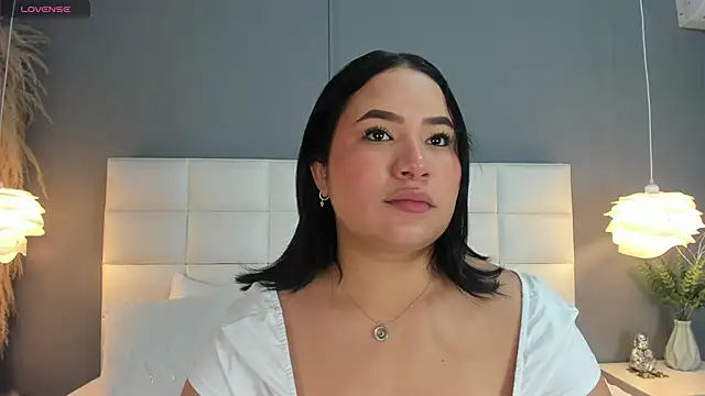 HannaKarson online show from February 12, 2026, 11:32 am