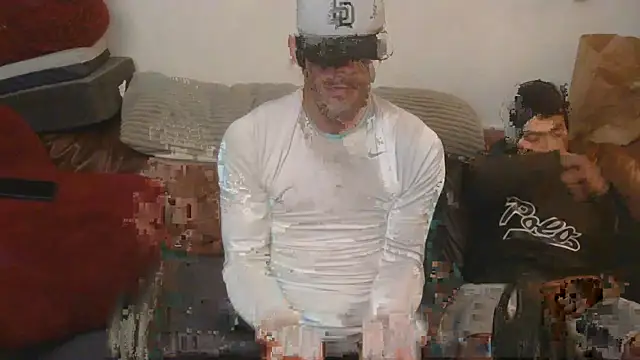 Snapshot of FrankieKentucky chatting on October 27, 2025, 1:23 pm FrankieKentucky online show from October 27, 2025, 1:23 pm
