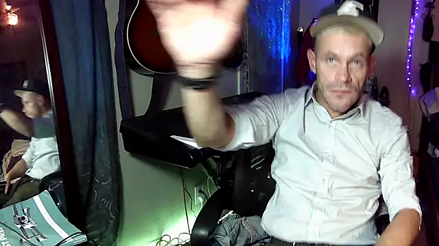 FrankieKentucky online show from November 21, 2025, 12:26 pm