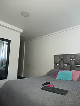 Snapshot of LauraCadwell chatting on February 27, 2026, 12:05 pm LauraCadwell online show from February 27, 2026, 12:05 pm