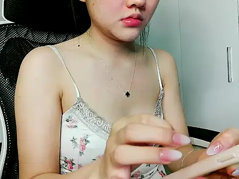 Yin-girl online show from November 30, 2025, 4:19 pm