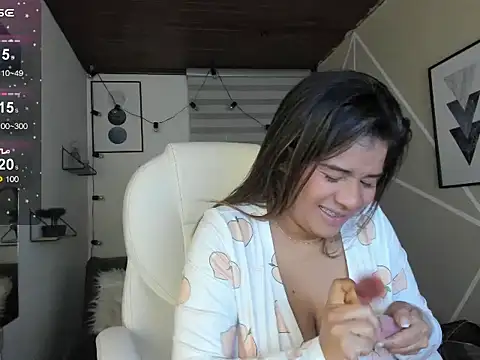 Enma  clark online show from November 22, 2025, 4:33 am