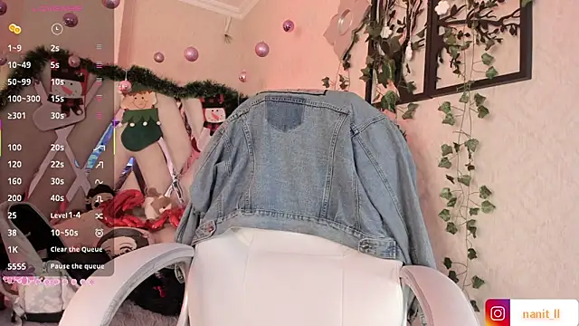 Snapshot of Punkys_ chatting on December 19, 2025, 1:42 am Punkys online show from December 19, 2025, 1:42 am