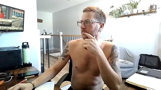 Snapshot of Bigdicktrav902 chatting on February 10, 2025, 4:25 pm Bigdicktrav902 online show from February 10, 2025, 4:25 pm