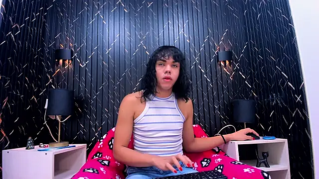 AndreaGil  online show from October 10, 2025, 1:23 pm