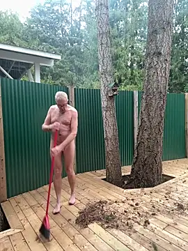 Snapshot of twist699 chatting on December 20, 2025, 8:33 pm twist699 online show from December 20, 2025, 8:33 pm