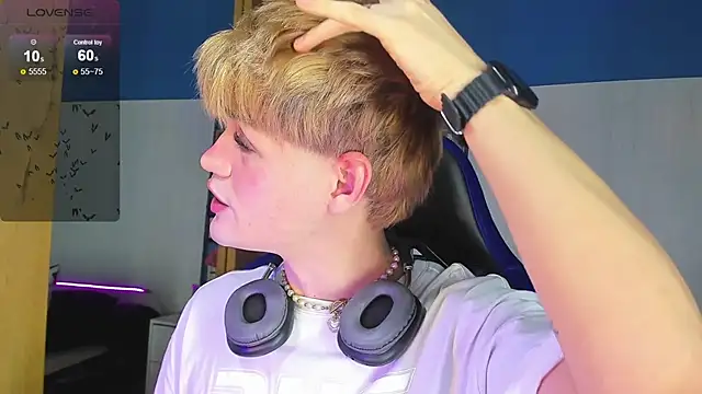 VladHellsing4 online show from October 23, 2025, 2:27 pm