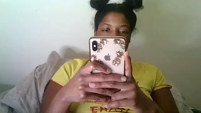 Snapshot of CaramelGoddessxoxo chatting on August 4, 2026, 2:10 pm CaramelGoddessxoxo online show from August 4, 2026, 2:10 pm