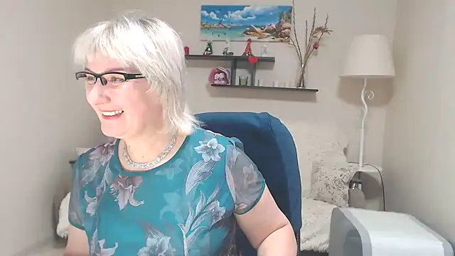 Snapshot of FleurMays chatting on February 9, 2025, 6:22 am FleurMays online show from February 9, 2025, 6:22 am