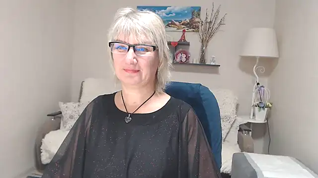 Snapshot of FleurMays chatting on October 4, 2025, 5:20 am FleurMays online show from October 4, 2025, 5:20 am