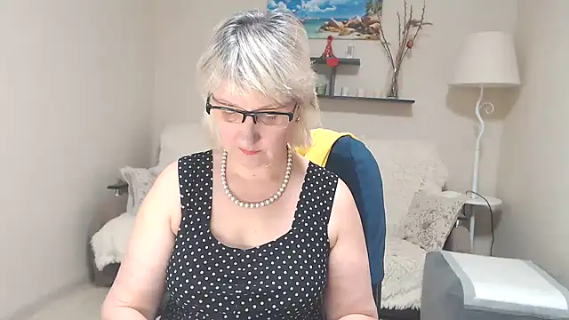 Snapshot of FleurMays chatting on March 11, 2025, 11:12 am FleurMays online show from March 11, 2025, 11:12 am