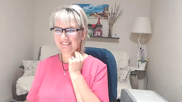 Snapshot of FleurMays chatting on October 5, 2025, 5:53 am FleurMays online show from October 5, 2025, 5:53 am