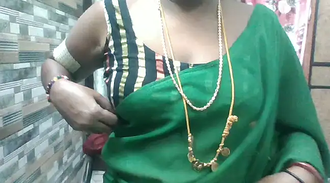 Hot akshara online show from December 3, 2024, 3:28 pm