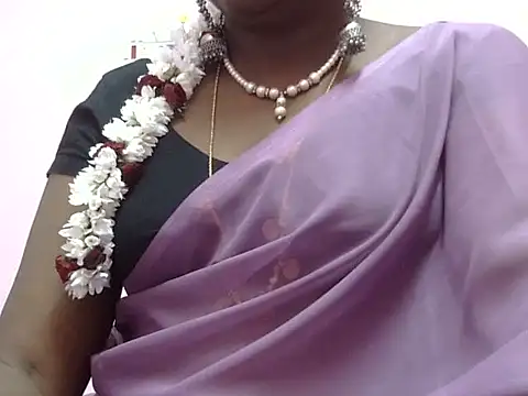 Snapshot of Hot_akshara chatting on January 5, 2026, 5:27 pm Hot akshara online show from January 5, 2026, 5:27 pm