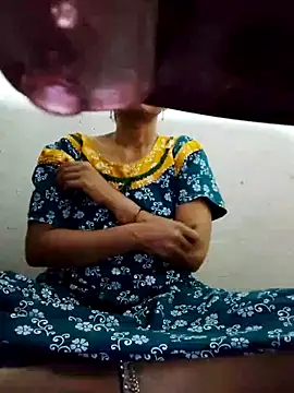 Snapshot of Gautami-telugu chatting on October 5, 2025, 6:09 pm Gautami-telugu online show from October 5, 2025, 6:09 pm
