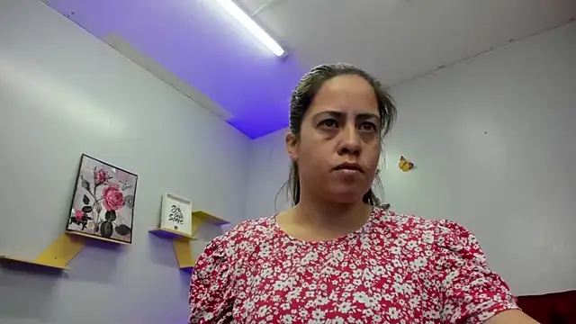 kathina giraldo online show from November 26, 2025, 12:38 pm