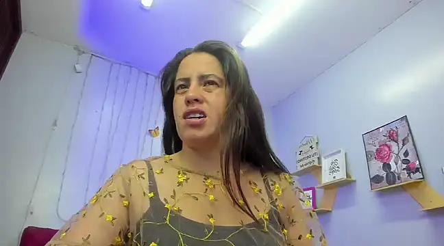 Snapshot of kathina_giraldo chatting on February 14, 2025, 1:40 pm kathina giraldo online show from February 14, 2025, 1:40 pm